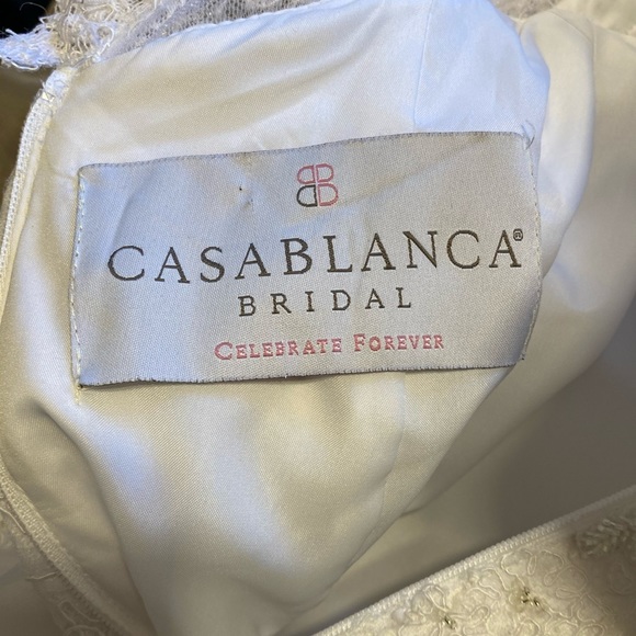 Beautiful wedding gown - Picture 5 of 6